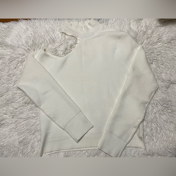 #237 Abercrombie & Fitch soft/cutout sweater top - Picture 1 of 3